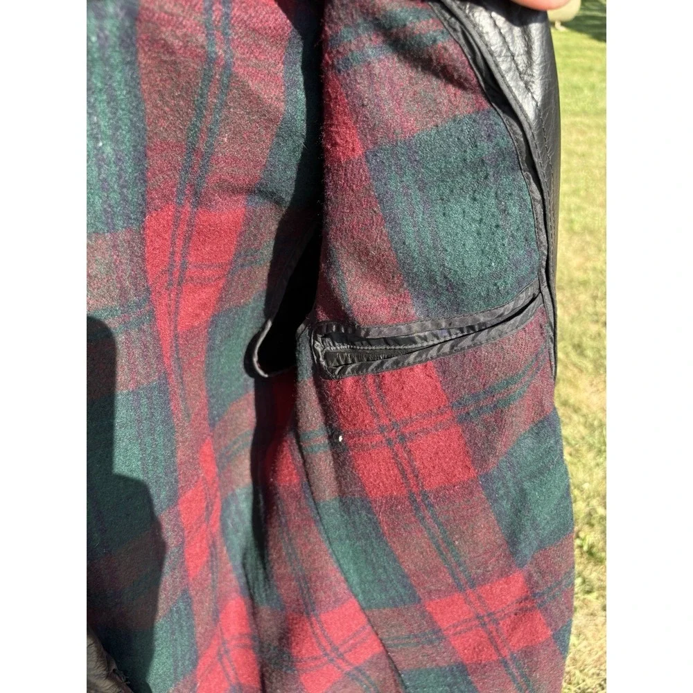VTG Montgomery Ward Mens Black Leather Red Flannel Lined Peacoat 38R Jacket